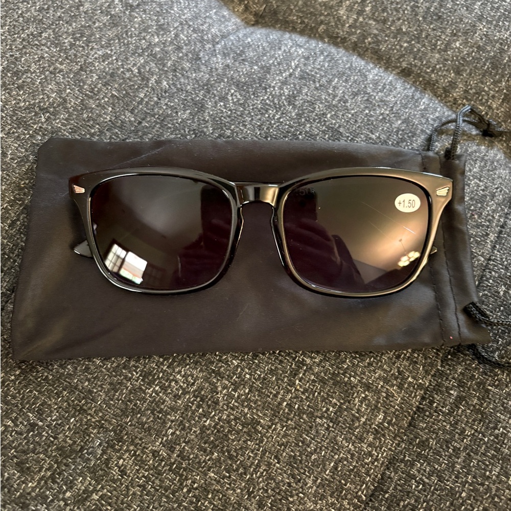 Bifocal sunglasses +1.5, Black unisex sunglasses great for vaca beach reading